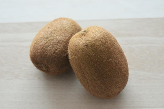 キウイの皮がしわしわでも食べられる？腐敗との違いや見極めの方法
